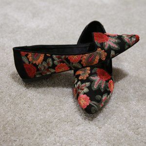 NWT MIA Floral Embroidered Flats